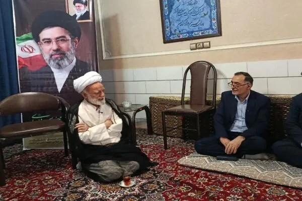 خدمت به خانواده‌های شهدا و ایثارگران در اولویت دولت باشد