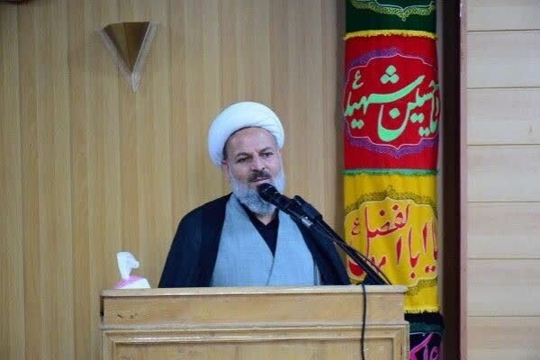 «اربعین خونخواهی» در همدان؛ تشییع پیکر شهید زائر و حمل ابرپرچم ۳۰۰ متری