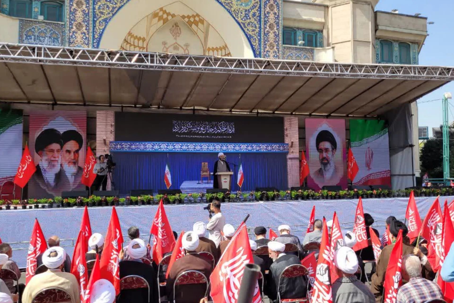 مسجد؛ کانون اجتماع مؤمنان و سنگر ایستادگی در برابر استکبار مسجد؛ کانون اجتماع مؤمنان و سنگر ایستادگی در برابر استکبار