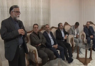 دیدار مسئولان لرستان با خانواده شهدای جنگ رمضان در خرم‌آباد