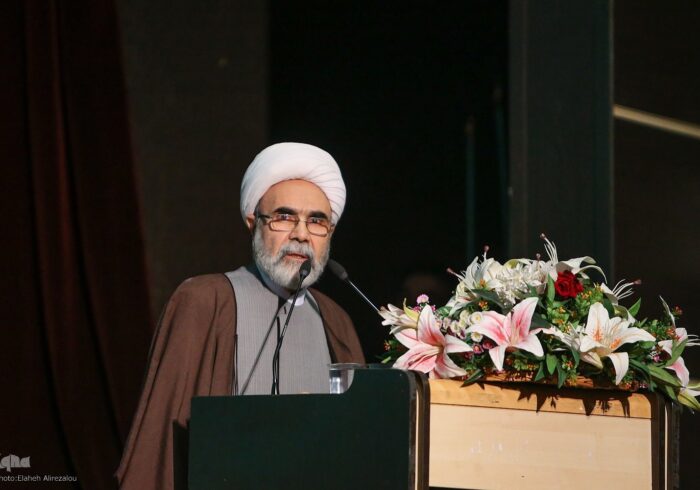 مردم، محور صیانت از انقلاب و خنثیسازی توطئههای دشمن هستند مردم، محور صیانت از انقلاب و خنثیسازی توطئههای دشمن هستند
