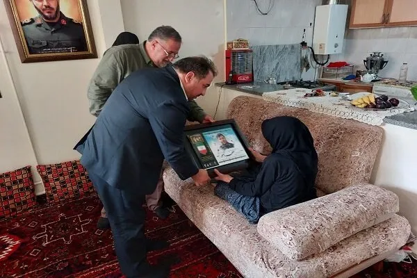 دیدار شهردار منطقه ۱۰ تبریز با خانواده شهید «نامور»