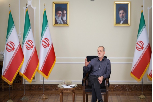 مذاکره برای گرفتن حق ملت است، نه پذیرش زور