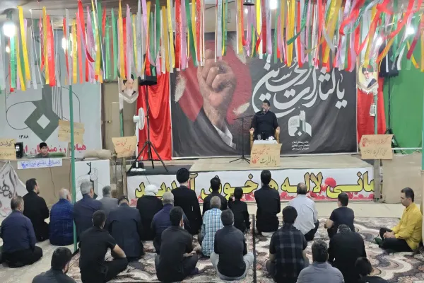 مراسم اربعین خاکسپاری رهبر شهید انقلاب در حسین‌آباد کویر برگزار شد