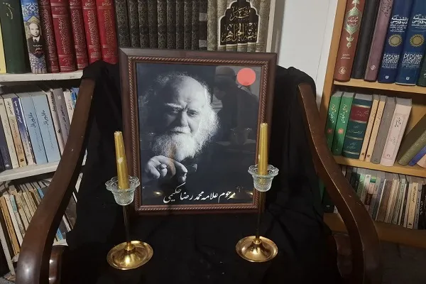 خانه‌ای که از کتاب و خاطره روشن است