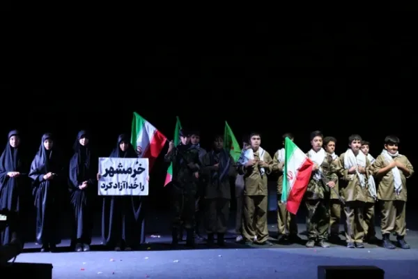 ۱۵۰ نوجوان و جوان مسجدی، «روایت انقلاب» را به صحنه آوردند