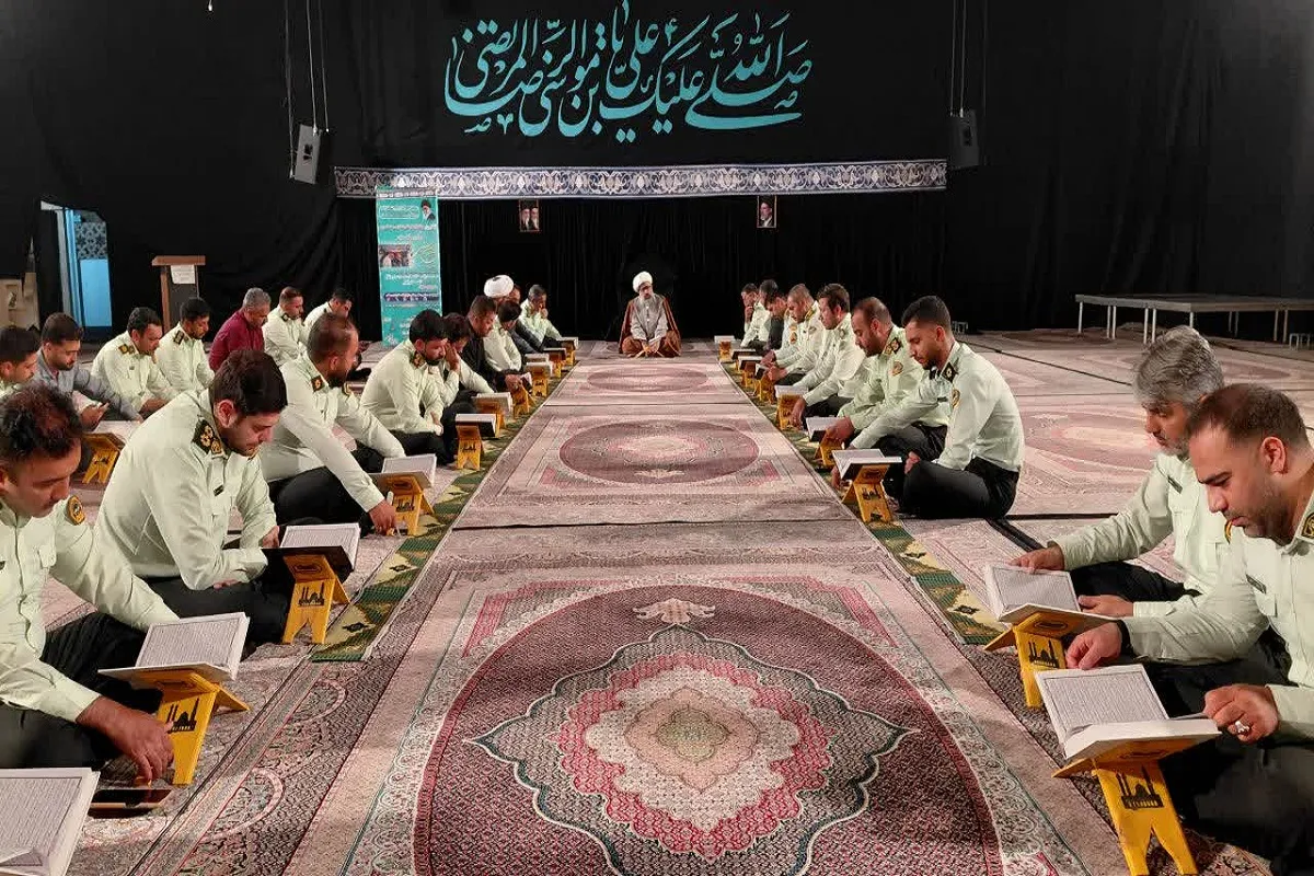 محفل قرآنی در حسینیه چهارده معصوم (ع) فرماندهی انتظامی تهران بزرگ برگزار شد
