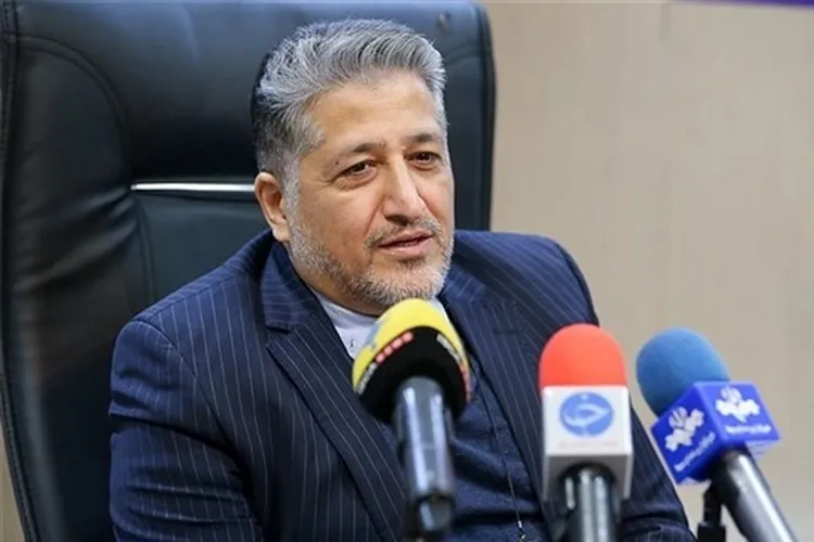 مسیر دانشگاه آزاد از شهریه‌محوری به اقتصاد دانش‌بنیان تغییر می‌کند