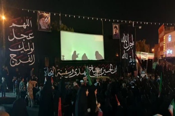اجرای نمایش «شوق زیارت» در میدان نبوت قم اجرای نمایش «شوق زیارت» در میدان نبوت قم
