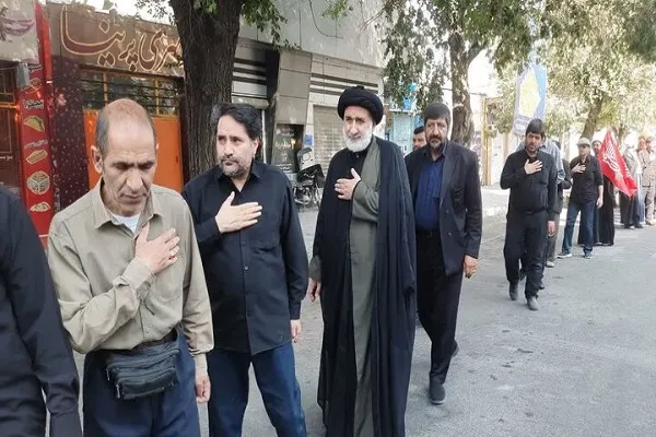 پیروی از ولی‌فقیه در زمان غیبت امام معصوم، انسان را در مسیر هدایت قرار می‌دهد