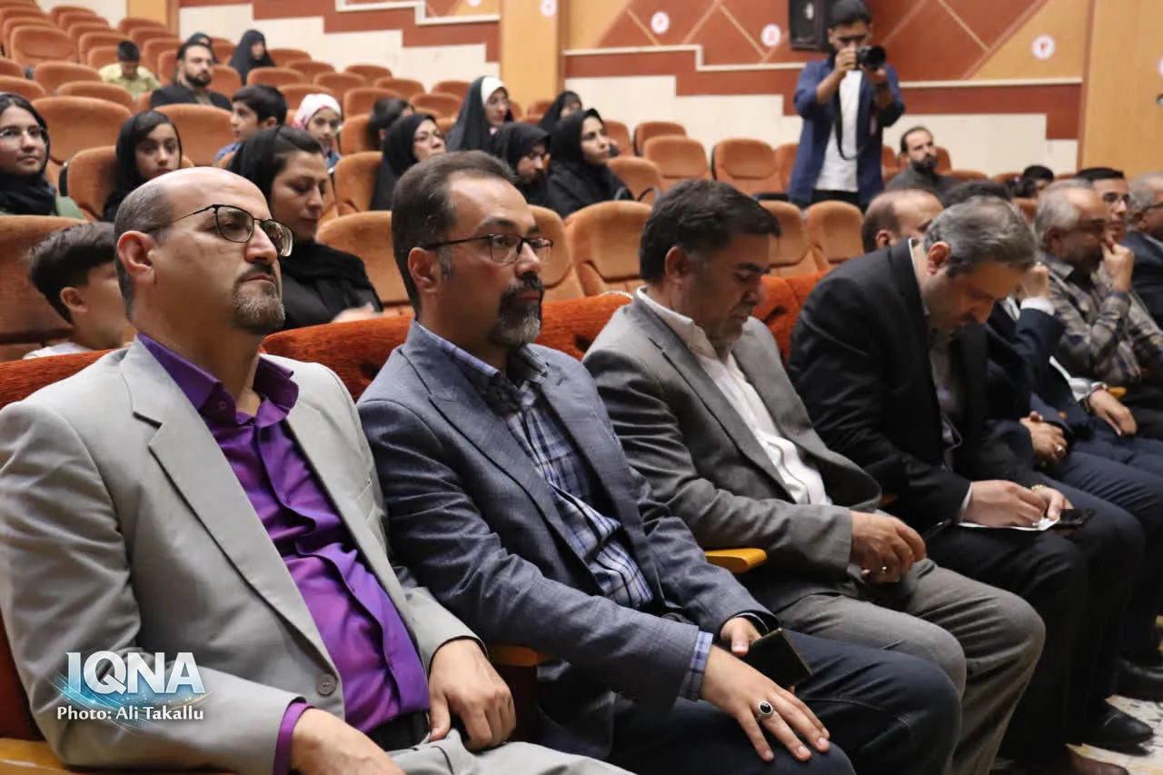 تجلیل فرماندار ویژه ملایر از خبرنگاران و عکاسان خبری