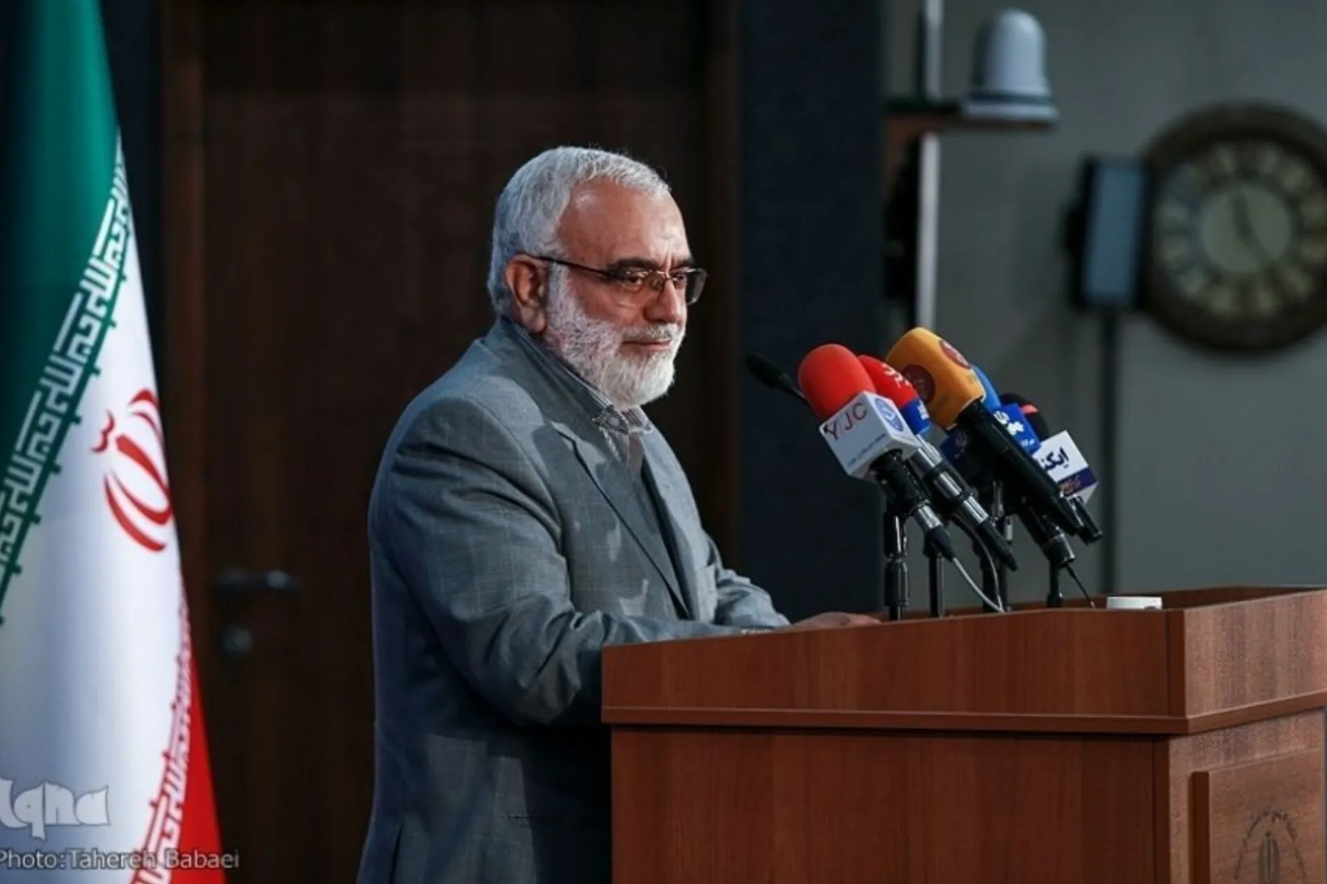فقیر نگه داشتن مردم خیانت به آرمان‌های انقلاب است
