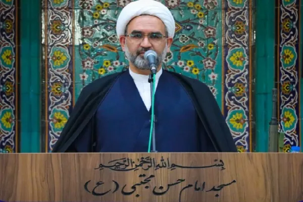 جوانان را با خوشرویی به مساجد جذب کنیم