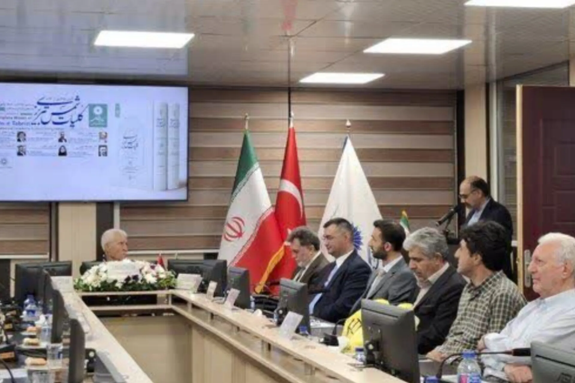 کتاب کلیات شمس تبریزی اثر توفیق سبحانی رونمایی شد