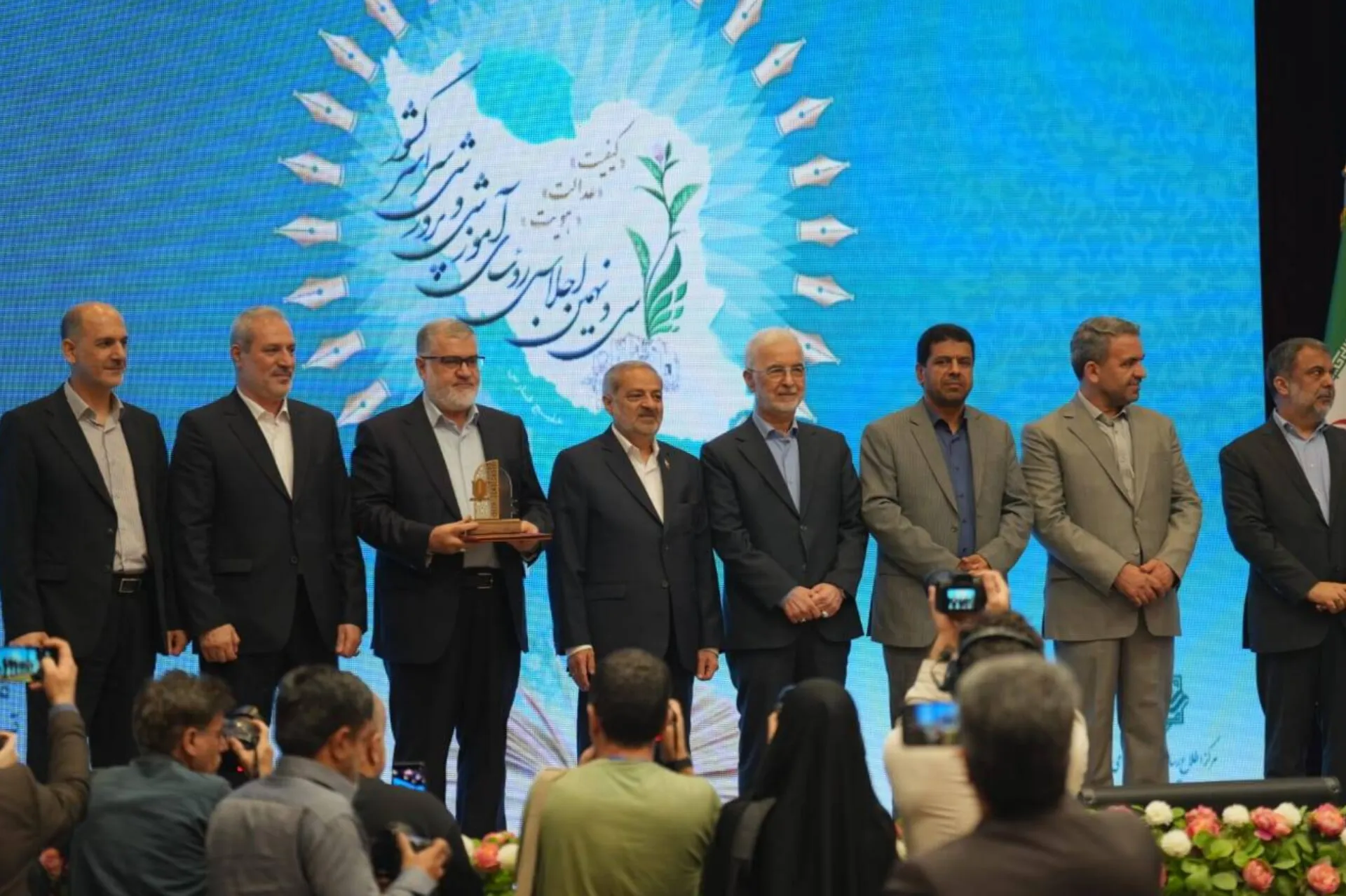صعود ۷ پله‌ای پایتخت و خورشیدی‌شدن ۱۲۰۰ مدرسه تهران